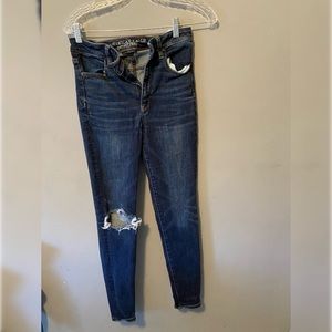 American eagle, dark wash, high rise jegging, distressed knee. Size 6